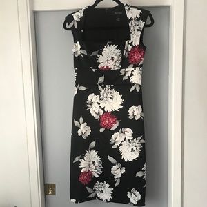 White House black market form fitting dress💕